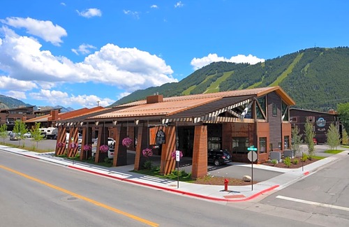 Jackson Hotel | 49'er Inn & Suites