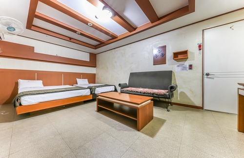 Jung-gu Hotel | Daejeon Yucheon Full House