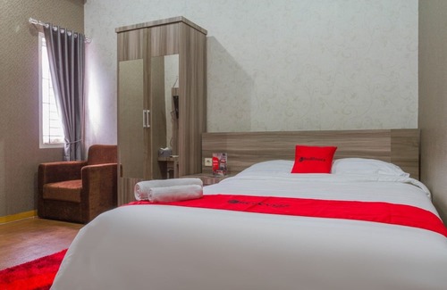 Cileunyi Hotel | RedDoorz Plus Near Ipdn