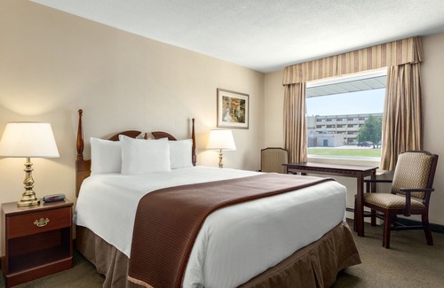 Kingston Hotel | Travelodge Hotel by Wyndham Kingston Lasalle