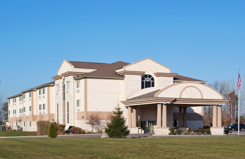 Bucyrus Hotel | Holiday Inn Express Hotel & Suites Bucyrus, an IHG Hotel