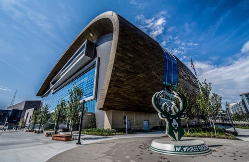 Oak Creek Hotel | Comfort Suites Milwaukee Airport