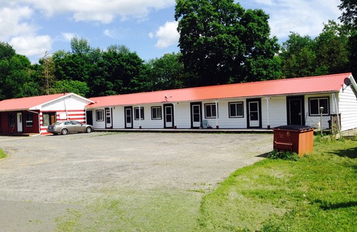 Madoc Hotel | Colonial Inn Motel