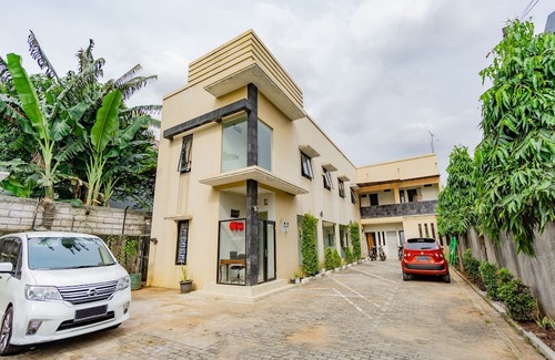 Jatinegara Hotel | OYO 2416 Griya Otista Syariah