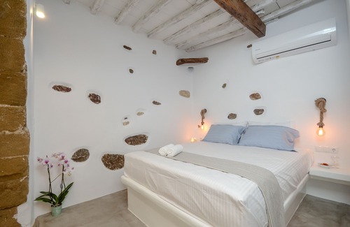 Naxos Hotel | Venetian Suites