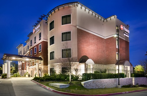 Denton Hotel | Best Western Premier Crown Chase Inn & Suites