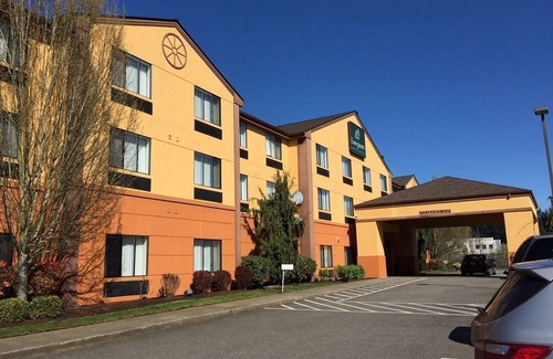 Monroe Hotel | Evergreen Inn & Suites