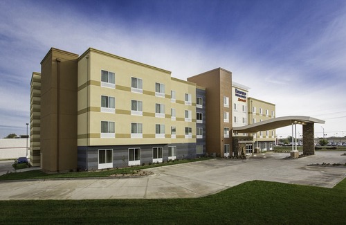 West Omaha Hotel | Fairfield Inn & Suites by Marriott Omaha West