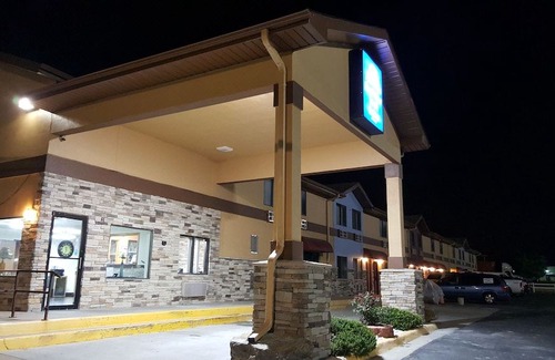 Harrisonville Hotel | Americas Best Value Inn & Suites Harrisonville