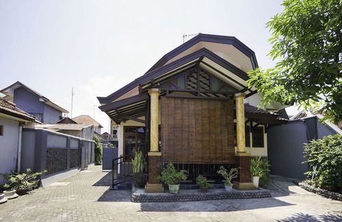 Probolinggo Hotel | OYO 1642 Penginapan Anggrek Syariah 2