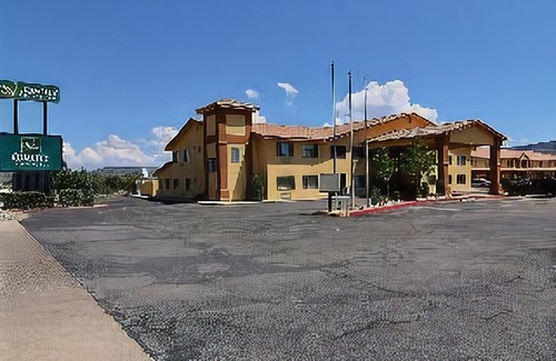 Grants Hotel | Quality Inn & Suites Grants
