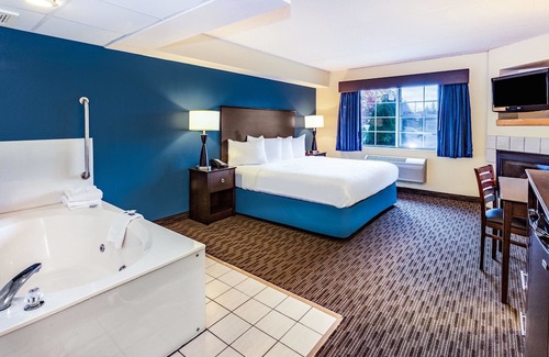 Long Lake Hotel | AmericInn by Wyndham Hotel and Suites Long Lake