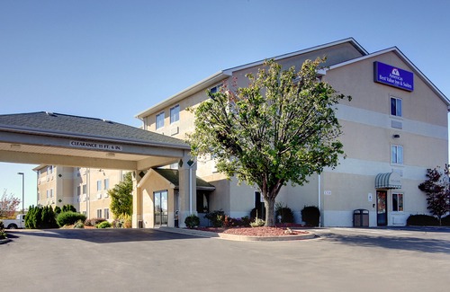 St. Charles Hotel | Americas Best Value Inn and Suites Saint Charles