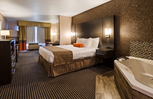 Oakdale Hotel | Best Western Plus Rama Inn & Suites