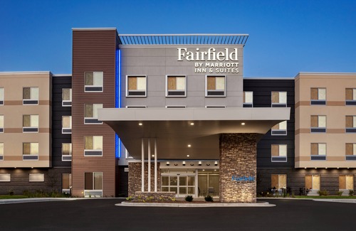 West Milwaukee Hotel | Fairfield Inn & Suites by Marriott Milwaukee West