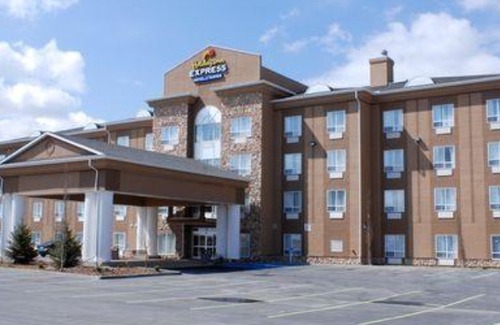 Strathmore Hotel | Days Inn & Suites by Wyndham Strathmore