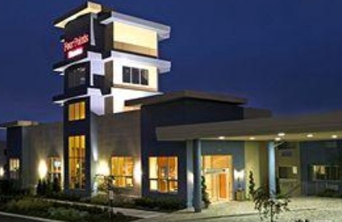 Plainview Hotel | Four Points by Sheraton Melville Long Island