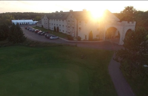 King Hotel | Comfort Suites at PAR 4 Resort