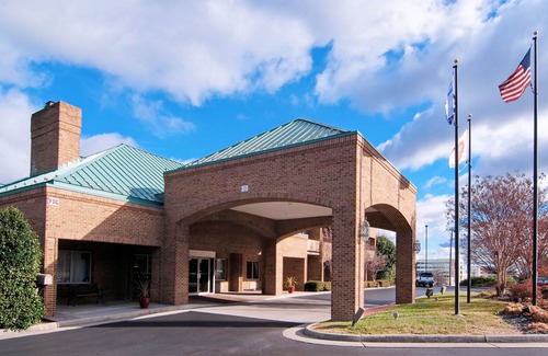 Salem Hotel | Comfort Suites Inn at Ridgewood Farm