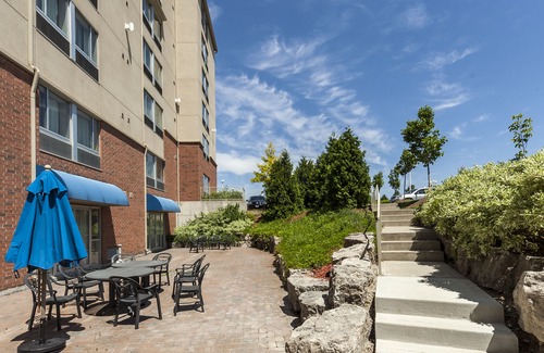 Vaughan Hotel | Monte Carlo Inn Vaughan Suites