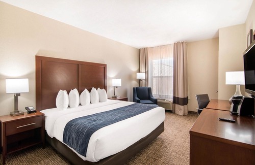 Junction City Hotel | Comfort Inn & Suites Junction City - near Fort Riley
