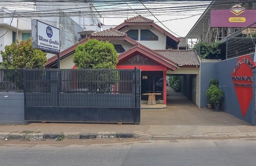 Cileunyi Hotel | RedDoorz Near Ipdn 2