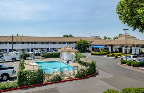 Oakdale Hotel | Motel 6 Oakdale, Ca