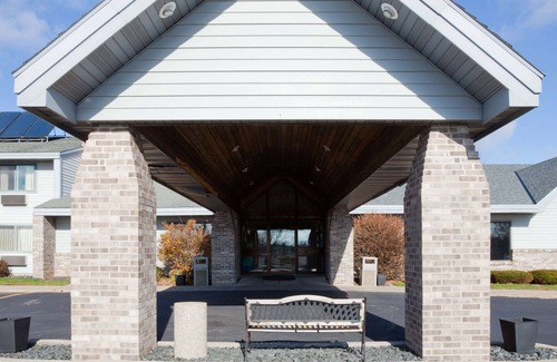 Monroe Hotel | AmericInn by Wyndham Monroe