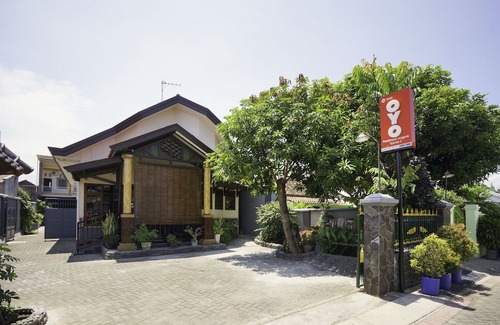 Probolinggo Hotel | OYO 1642 Penginapan Anggrek Syariah 2