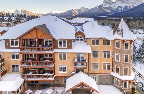 Canmore Hotel | Falcon Crest Lodge Canmore