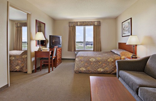 Winkler Hotel | Days Inn & Suites by Wyndham Winkler