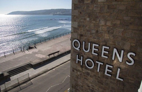 Chysauster Hotel | The Queens Hotel
