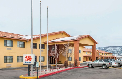 Grants Hotel | Quality Inn & Suites Grants
