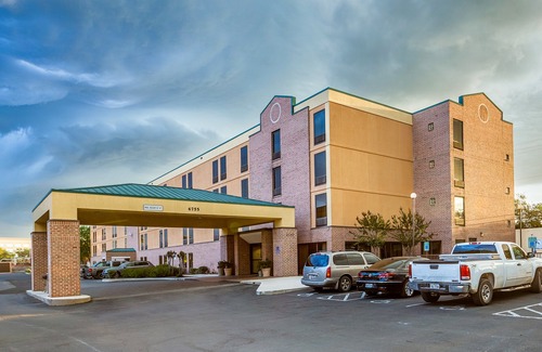 Wetmore Hotel | Quality Inn San Antonio Fiesta at Six Flags