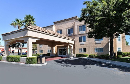 Patterson Hotel | Best Western Plus Villa Del Lago Inn