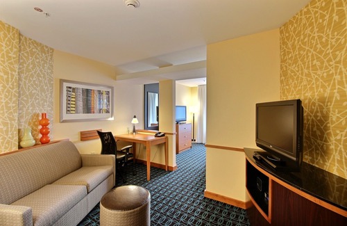 Oak Creek Hotel | Fairfield Inn & Suites by Marriott Milwaukee Airport