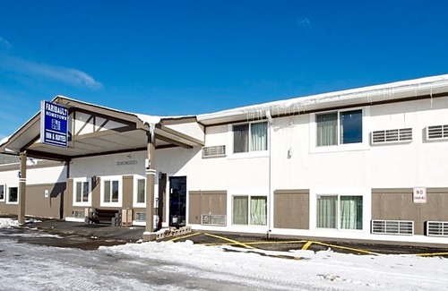 Faribault Hotel | Faribault Hometown Inn & Suites