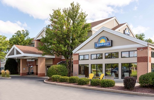 Monona Hotel | Days Inn & Suites by Wyndham Madison