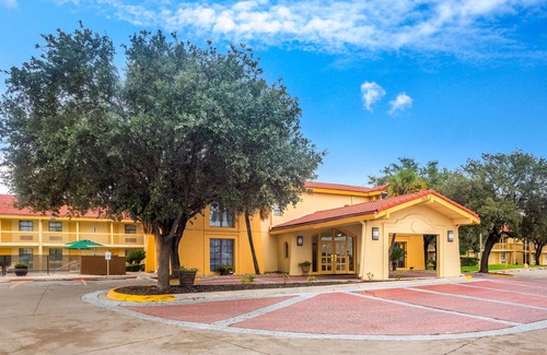Eagle Pass Hotel | La Quinta Inn by Wyndham Eagle Pass