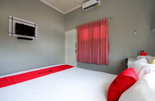 Laweyan Hotel | RedDoorz Near Solo Square 3