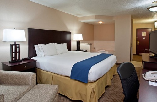 Wadsworth Hotel | Holiday Inn Express Hotel & Suites Wadsworth, an Ihg Hotel