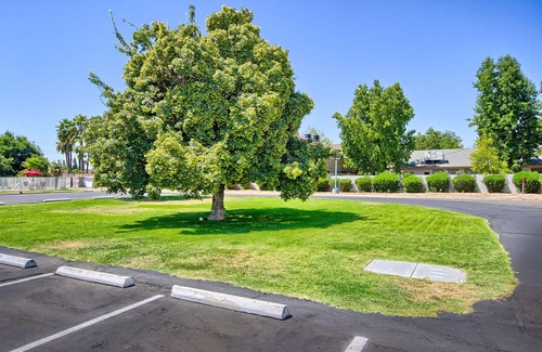 Raisin Hotel | Motel 6-Fresno, CA - Blackstone North