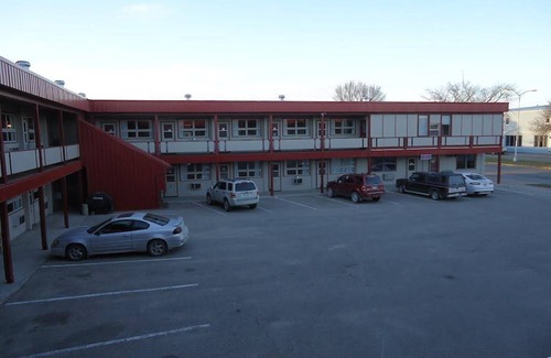 Dauphin Hotel | Dauphin Inn Express
