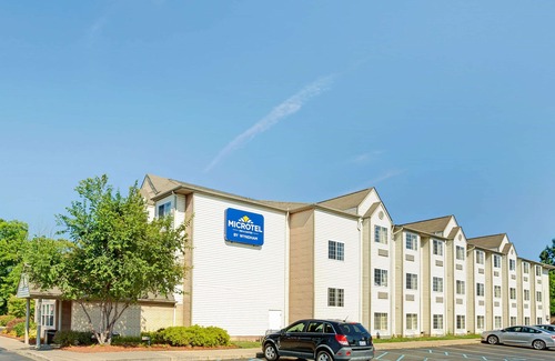 Roseville Hotel | Microtel Inn & Suites by Wyndham Detroit Roseville