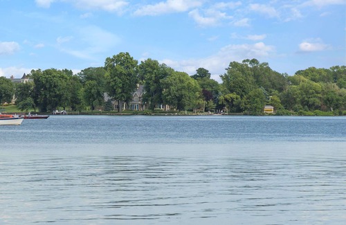 Neenah Hotel | Days Inn by Wyndham Neenah