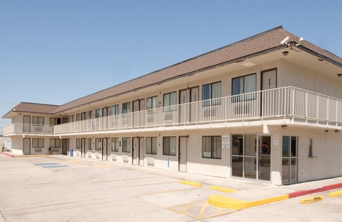 Groves Hotel | Americas Best Value Inn and Suites Groves