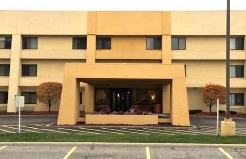 Warren Hotel | Quality Inn & Suites Warren - Detroit