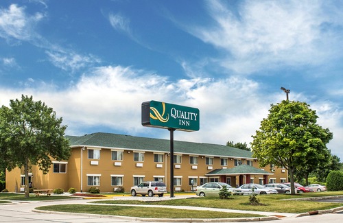 Manitowoc Hotel | Quality Inn Manitowoc