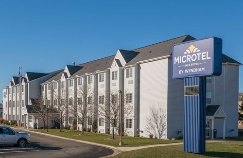 Rochester Hotel | Microtel Inn & Suites by Wyndham Rochester North Mayo Clinic
