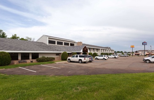 Dickinson Hotel | AmericInn by Wyndham Dickinson